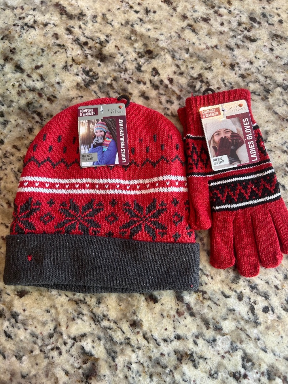 Heat Trendz ladies winter hat/glove set, one size fits most, NEW with tags